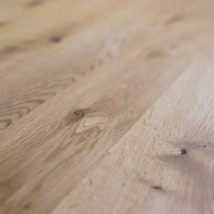 Esstisch Anton mit Schweizer Kante Spider Gestell Eiche wildeiche massiv