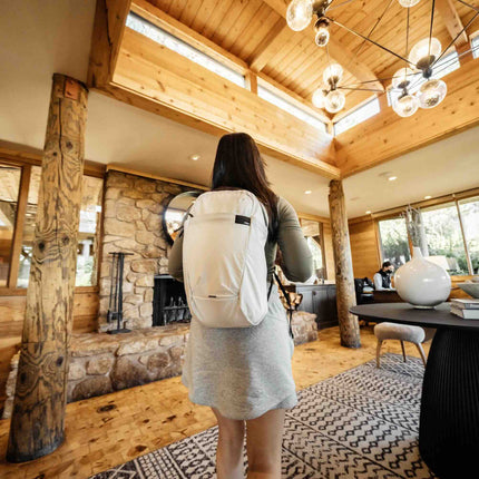 Matador ReFraction Packable Backpack (white)-Ultraleichter, faltbarer Tagesrucksack für Städtereisen (16 Liter) von Matador