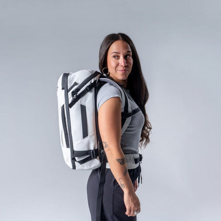 Matador GlobeRider35 Travel Backpack (white) - Handgepäckkonformer Rucksack für Weltreisen (35 liter) von Matador
