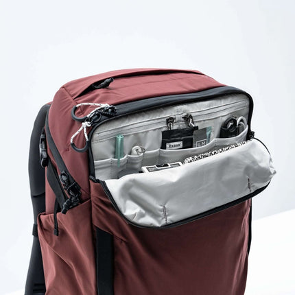Matador GlobeRider35 Travel Backpack (garnet) - Handgepäckkonformer Rucksack für Weltreisen (35 liter) von Matador