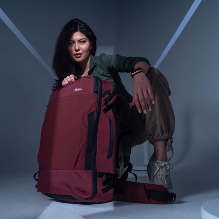 Matador GlobeRider35 Travel Backpack (garnet) - Handgepäckkonformer Rucksack für Weltreisen (35 liter) von Matador