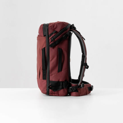 Matador GlobeRider35 Travel Backpack (garnet) - Handgepäckkonformer Rucksack für Weltreisen (35 liter) von Matador