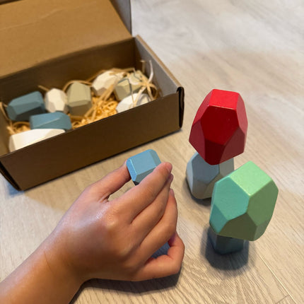 16 farbige Holz Stapelsteine - Kinder Balanciersteine für motorische Entwicklung