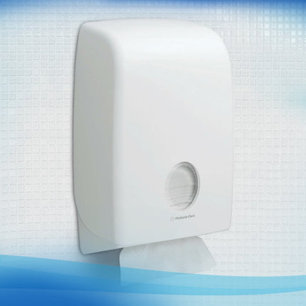 Scott® Control™ Herunterspülbare Falthandtücher - Weiß - 15 Clips  x 322 Sheets | Karton (15 Päckchen)