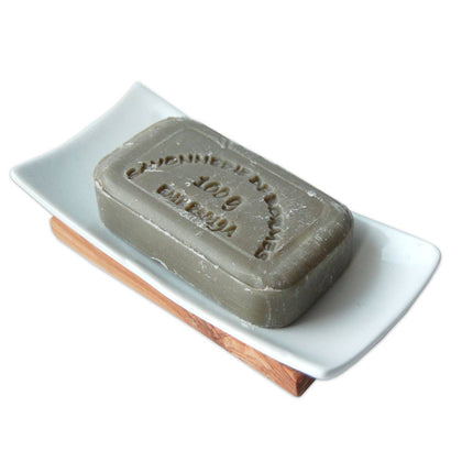 Seifenablage aus Porzellan mit Olivenholzfuß