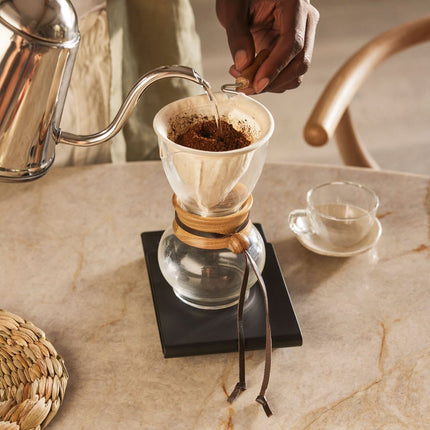 Hario Drip Pot Woodneck – mit Olivenholz-Henkel