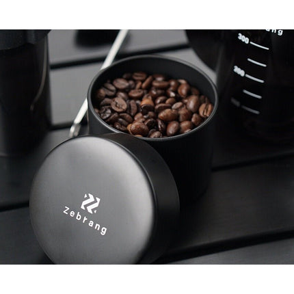 Hario Zebrang Coffee Can 50 g – Luftdichte Bohnen-Dose für unterwegs