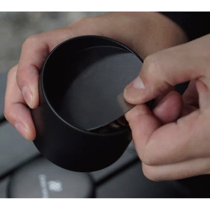 Hario Zebrang Coffee Can 50 g – Luftdichte Bohnen-Dose für unterwegs