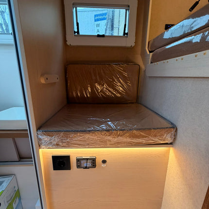 JOY Camper Gladiator Absetzkabine – wintertauglich mit Diesel-Standheizung, Duschkabine, Solaranlage & Landstrom