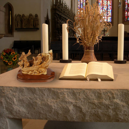 Handgeschnitzte Bootsszene „Jesus stillt den Sturm“ – Exklusive Olivenholzskulptur aus Bethlehem (36 cm)