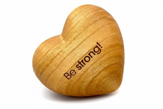 Thankgoods Handschmeichler Holzherz Be strong als Geschenkidee für Sie und Ihn!