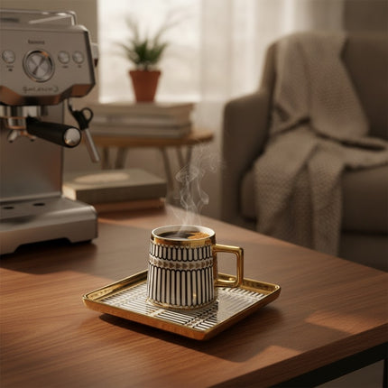 Kaffeetasse Porzellan Schwarz mit Goldfarbenen Akzenten, ashaya
