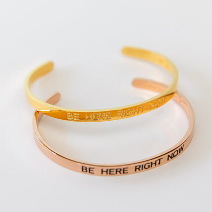 Armreif mit Gravur | vergoldet | Be here right now
