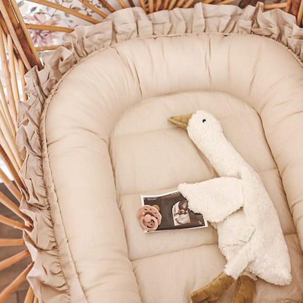 Babynestchen Baumwolle Rüschen – Verspielter mitwachsender Baby-Kokon