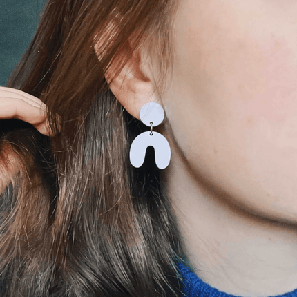 Leo Flieder Arch Bogen Ohrringe