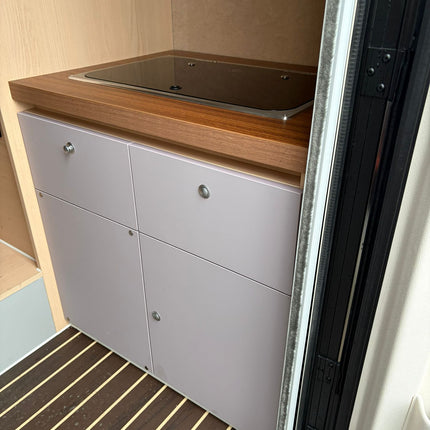 JOY Camper Gladiator Absetzkabine – wintertauglich mit Diesel-Standheizung, Duschkabine, Solaranlage & Landstrom