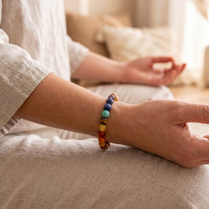 Chakra Armband: 7 echte Edelsteine & Sandelholz
