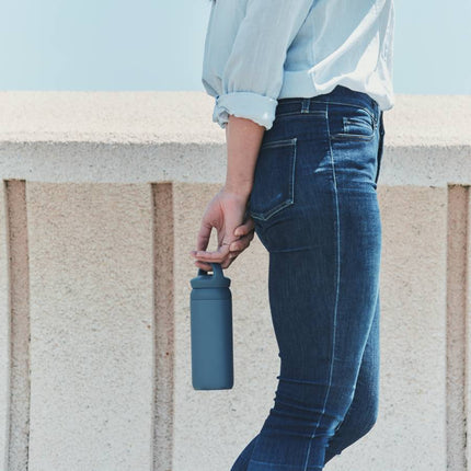 Kinto Day Off Travel Tumbler – 500 ml Vakuum-Isolierte Flasche
