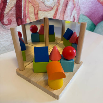 Kinder-Spiegel-Symmetrie-Spiel mit Holzbausteinen Geometrische Formen