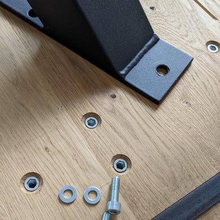 Esstisch Anton mit Schweizer Kante Spider Gestell Eiche wildeiche massiv