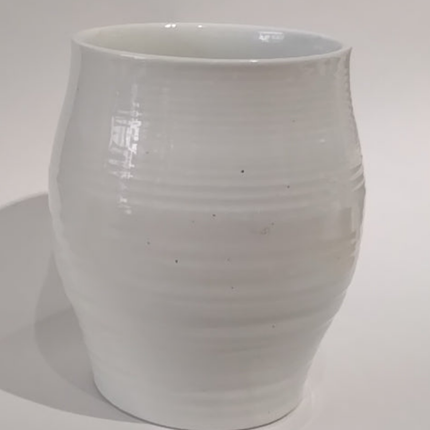 Bauchiger Porzellan-Becher