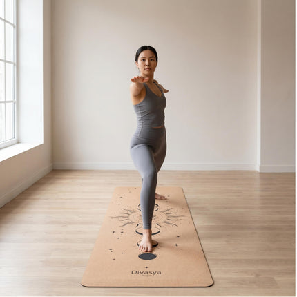 Leichte Kork Yogamatte: rutschfest, dämpfend & nachhaltig | Cosmic Soul