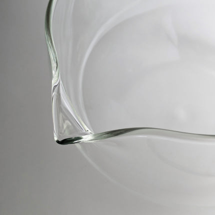 Glasschale mit Ausguss