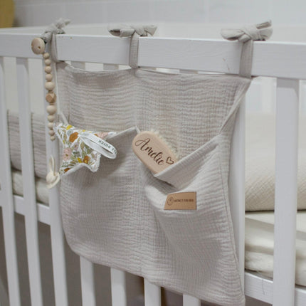 Babybett Organizer Musselin - Aufbewahrung fürs Babyzimmer