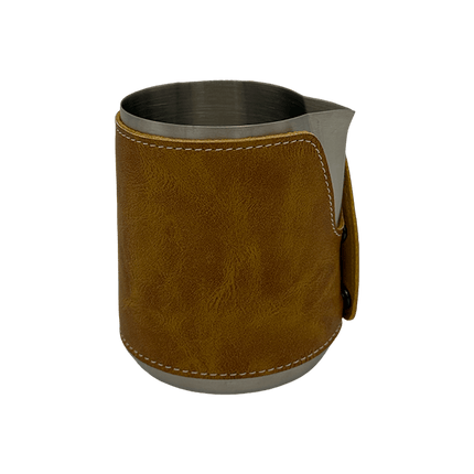BaristaDelight henkellose Milchkanne mit Leder-Hülle