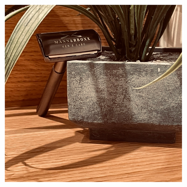 Premium Rasierhobel ‚Black‘ inkl. 10 Rasierklingen