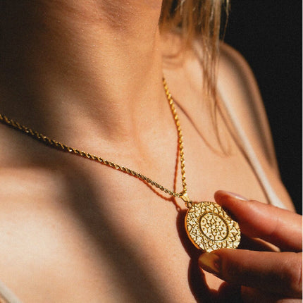 Kette mit Anhänger Mandala | vergoldet | I am empowered