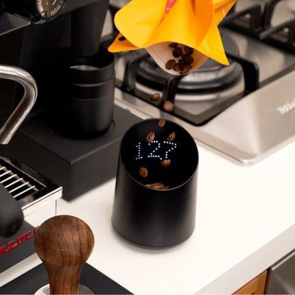 Subminimal SubScale – Digital Measuring Cup for Coffee