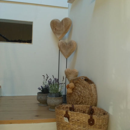 Thankgoods großes massives Deko-Holzherz aus massivem Pappelholz mit Stahlfuß in drei Größen