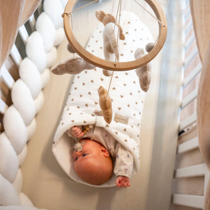 Pucksack Musselin Herzen braun mitwachsend – Ganzjahres Babyschlafsack