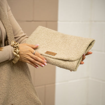 Wickelunterlage Teddystoff Bouclé – praktische Windeltasche für unterwegs