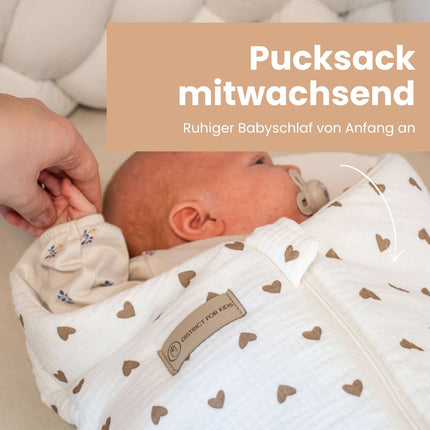Pucksack Musselin Herzen braun mitwachsend – Ganzjahres Babyschlafsack