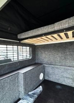 Capracamper Absetz-WohnkCampraabine Camper Leichtbau – ca. 220 kg, 20 mm EPS-Isolierung, ausziehbares 195×160 cm-Bett - Linkreich