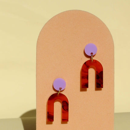 Mini Arch Acryl Ohrringe mit Edelstahlstecker in smoky brown