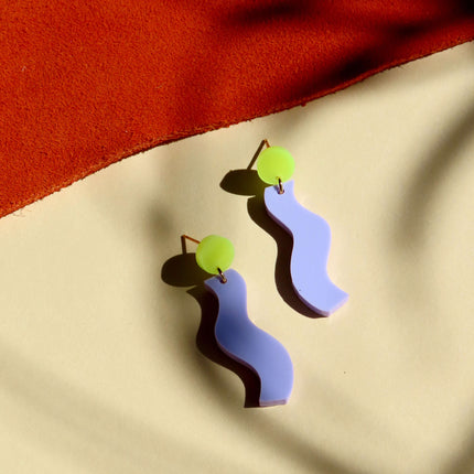 Wormly Ohrringe mit Edelstahl Steckern in neongelb flieder