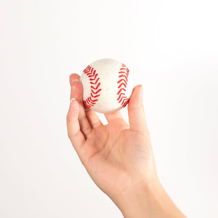 BUDDY. Hundespielzeug aus Schafwolle "Baseball"