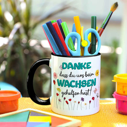 SEO. Bedruckte Tasse mit Spruch - "Danke dass du uns beim Wachsen geholfen hast" - Blumen Blau - Schwarz & Weiß Linkreich