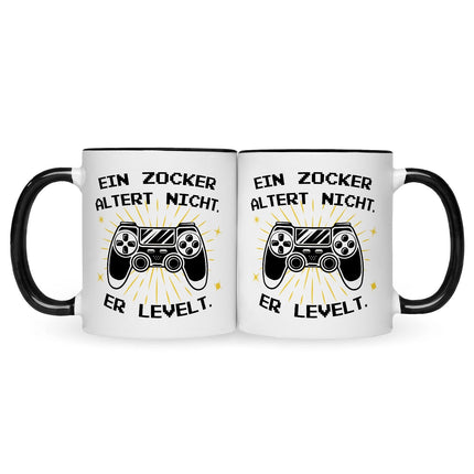 SEO. Bedruckte Tasse mit Spruch - Ein Zocker altert nicht er levelt - Schwarz & Weiß Linkreich