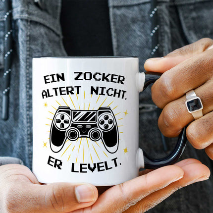 SEO. Bedruckte Tasse mit Spruch - Ein Zocker altert nicht er levelt - Weiß Linkreich