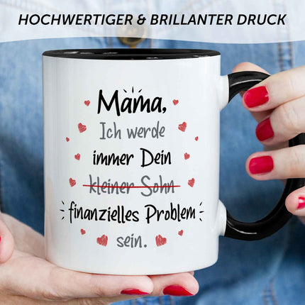SEO. Bedruckte Tasse mit Spruch Finanzielle Belastung - Mama Sohn - Schwarz & Weiß Linkreich