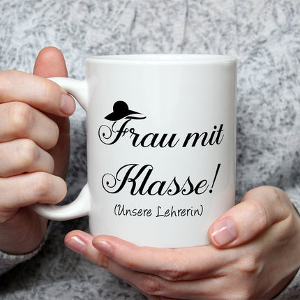 SEO. Bedruckte Tasse mit Spruch Frau mit Klasse - Weiß Linkreich