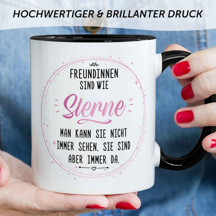 SEO. Bedruckte Tasse mit Spruch Freundinnen sind wie Sterne - Schwarz & Weiß Linkreich