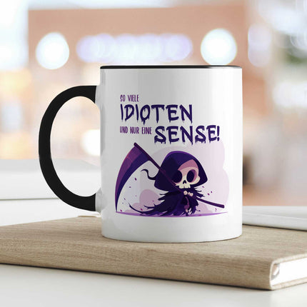 SEO. Bedruckte Tasse mit Spruch in lila - So viele Idioten und nur eine Sense - Schwarz & Weiß Linkreich