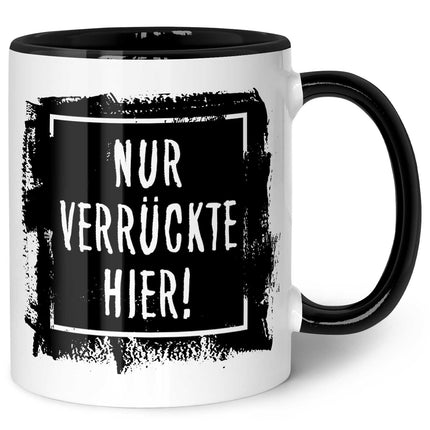 SEO. Bedruckte Tasse mit Spruch - "Nur Verrückte hier!" - Schwarz & Weiß Linkreich