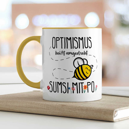 SEO. Bedruckte Tasse mit Spruch - Optimismus heißt umgedreht Sumsi mit Po - Gelb Linkreich