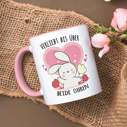 SEO. Bedruckte Tasse mit Spruch - Verliebt bis über beide Ohren - Rosa Linkreich